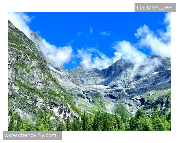四姑娘山三峰的神秘魅力与探险之旅探寻自然之美与人文故事